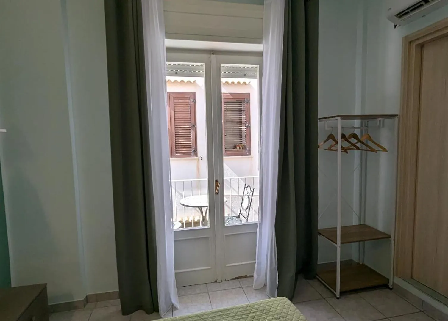 E&G Private Rooms In Apartment Trapani Italia